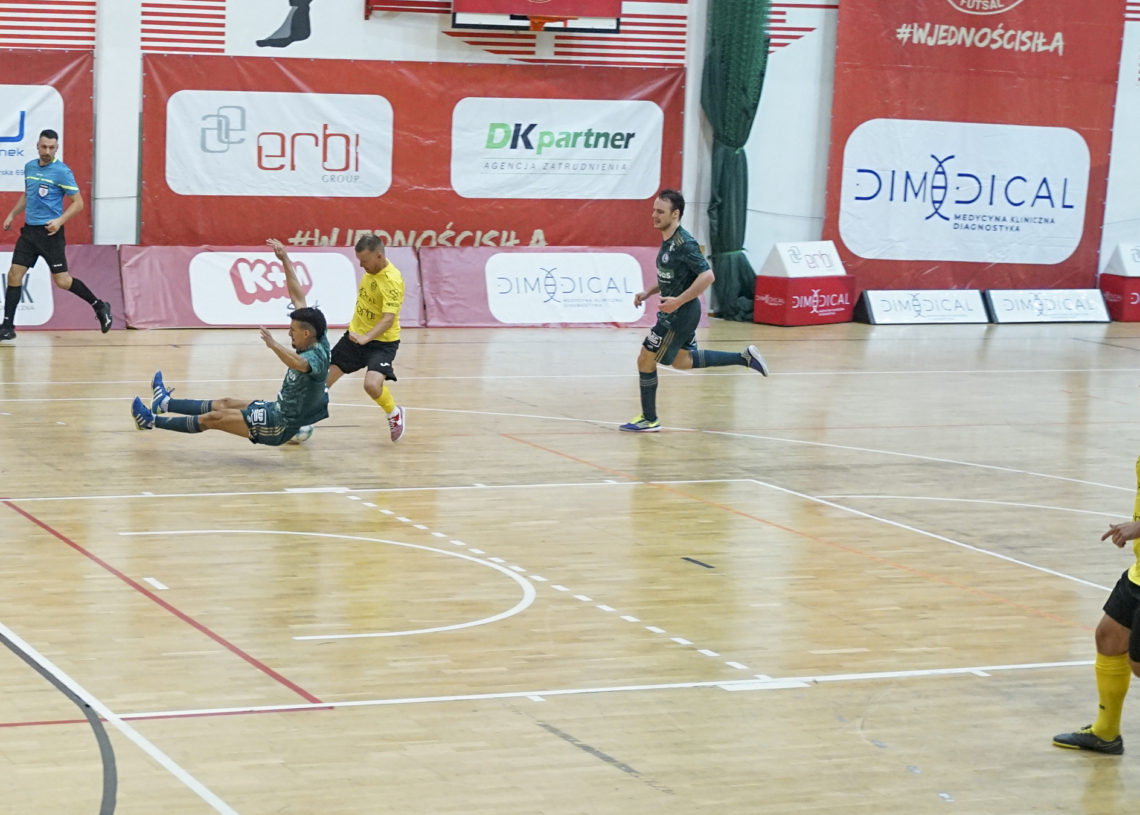 Widzew gromi Legię w meczu futsalu [ZDJĘCIA]