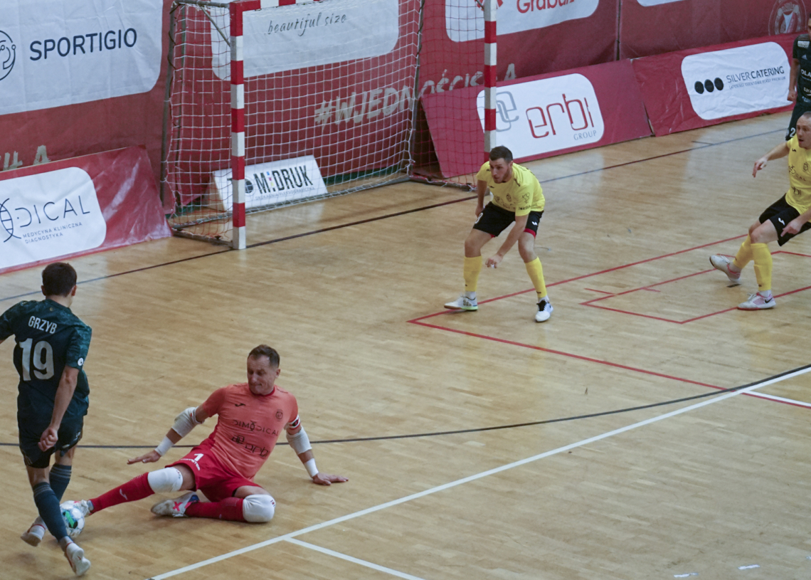 Widzew gromi Legię w meczu futsalu [ZDJĘCIA]