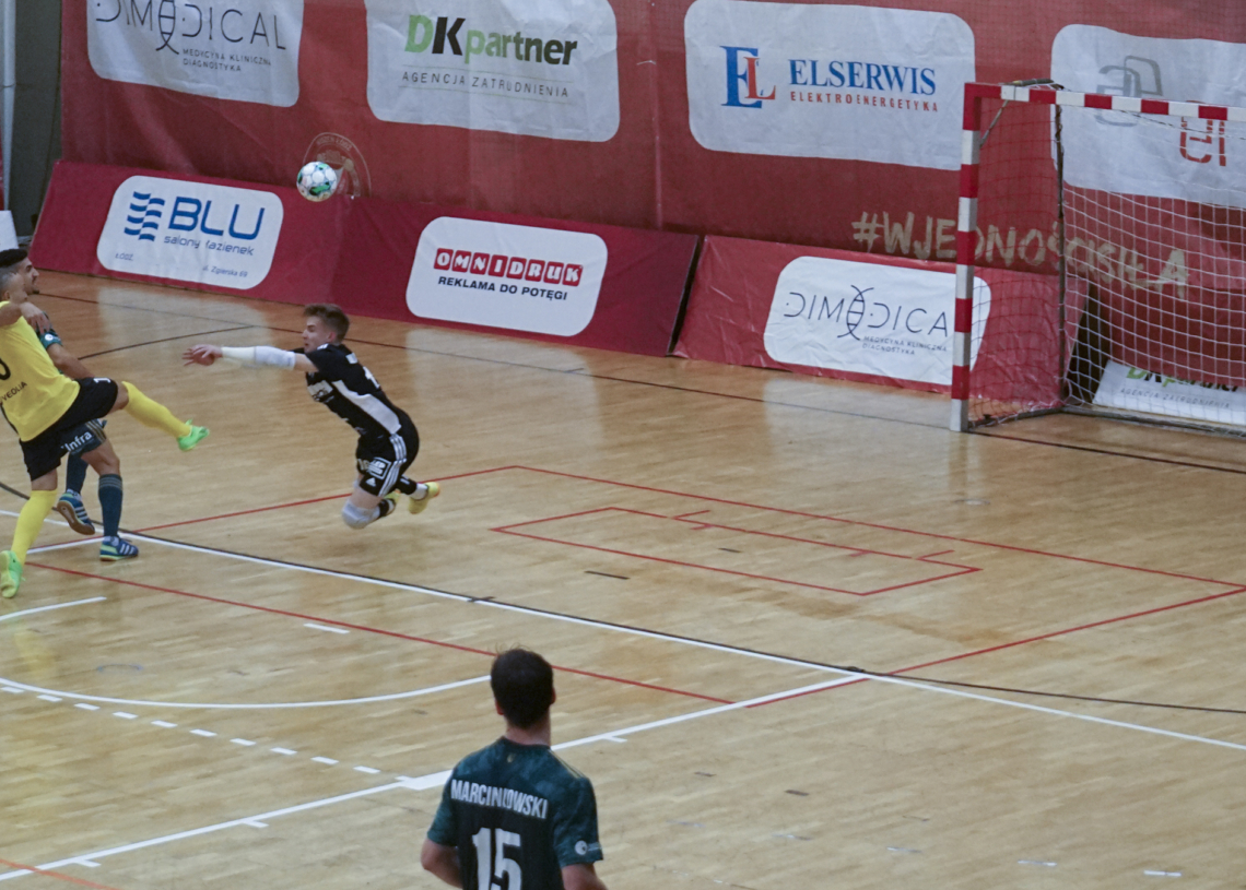 Widzew gromi Legię w meczu futsalu [ZDJĘCIA]
