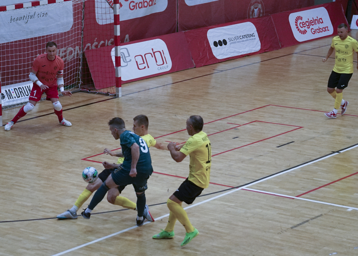 Widzew gromi Legię w meczu futsalu [ZDJĘCIA]