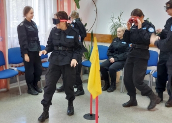Młodzież z klas mundurowych w Ośrodku Szkolenia Policji w Sieradzu