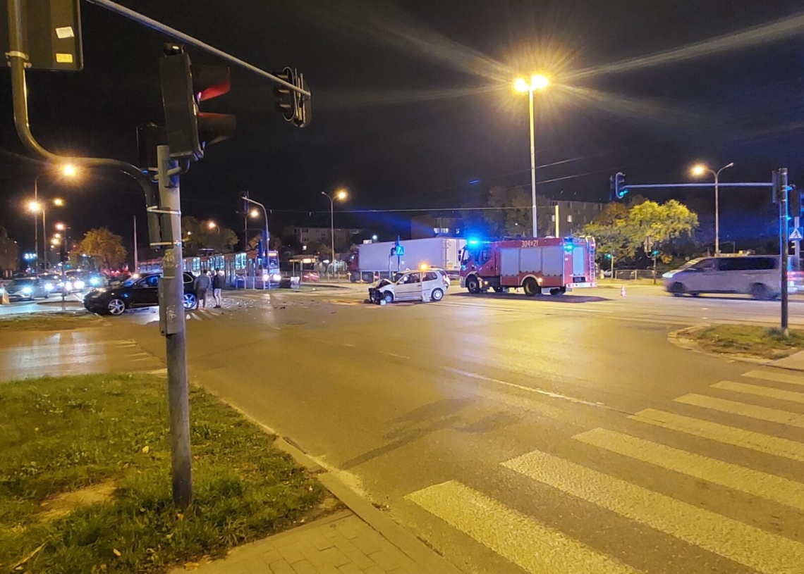 Zdarzenie drogowe na skrzyżowaniu Dąbrowskiego i Tatrzańskiej w Łodzi