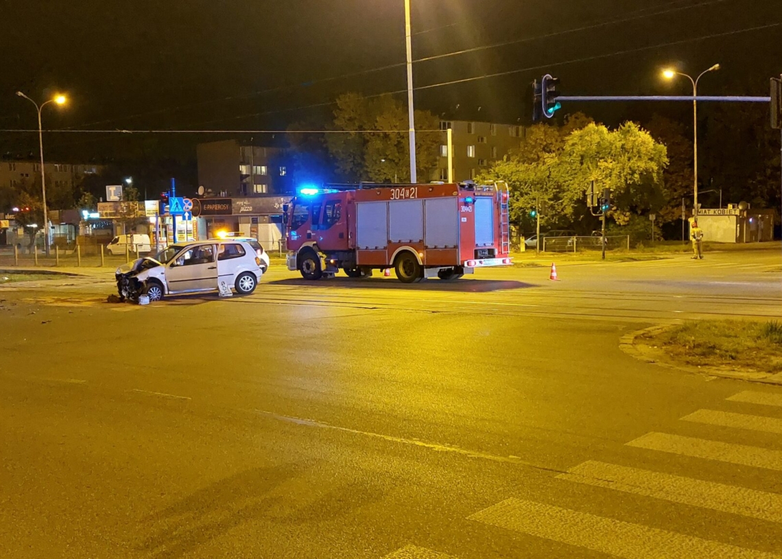 Zdarzenie drogowe na skrzyżowaniu Dąbrowskiego i Tatrzańskiej w Łodzi
