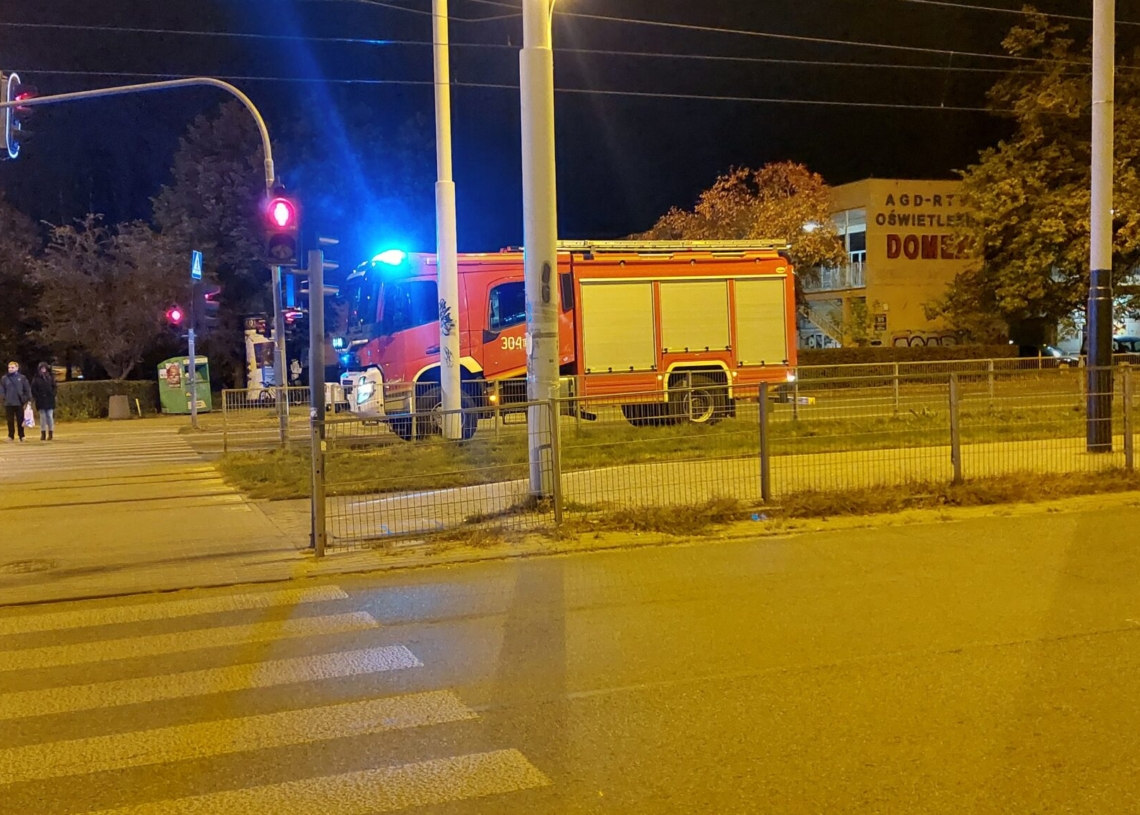 Zdarzenie drogowe na skrzyżowaniu Dąbrowskiego i Tatrzańskiej w Łodzi