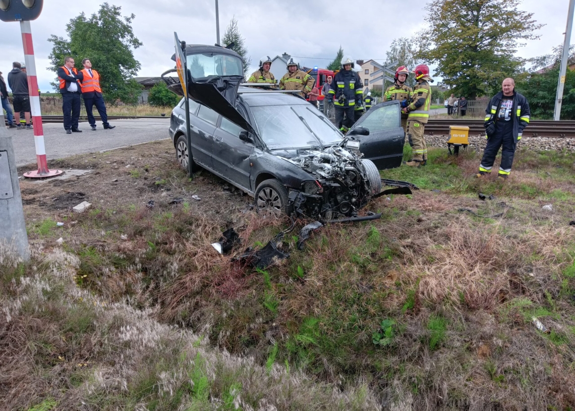 Wypadek na przejeździe kolejowym w Longinówce. Jedna osoba ranna