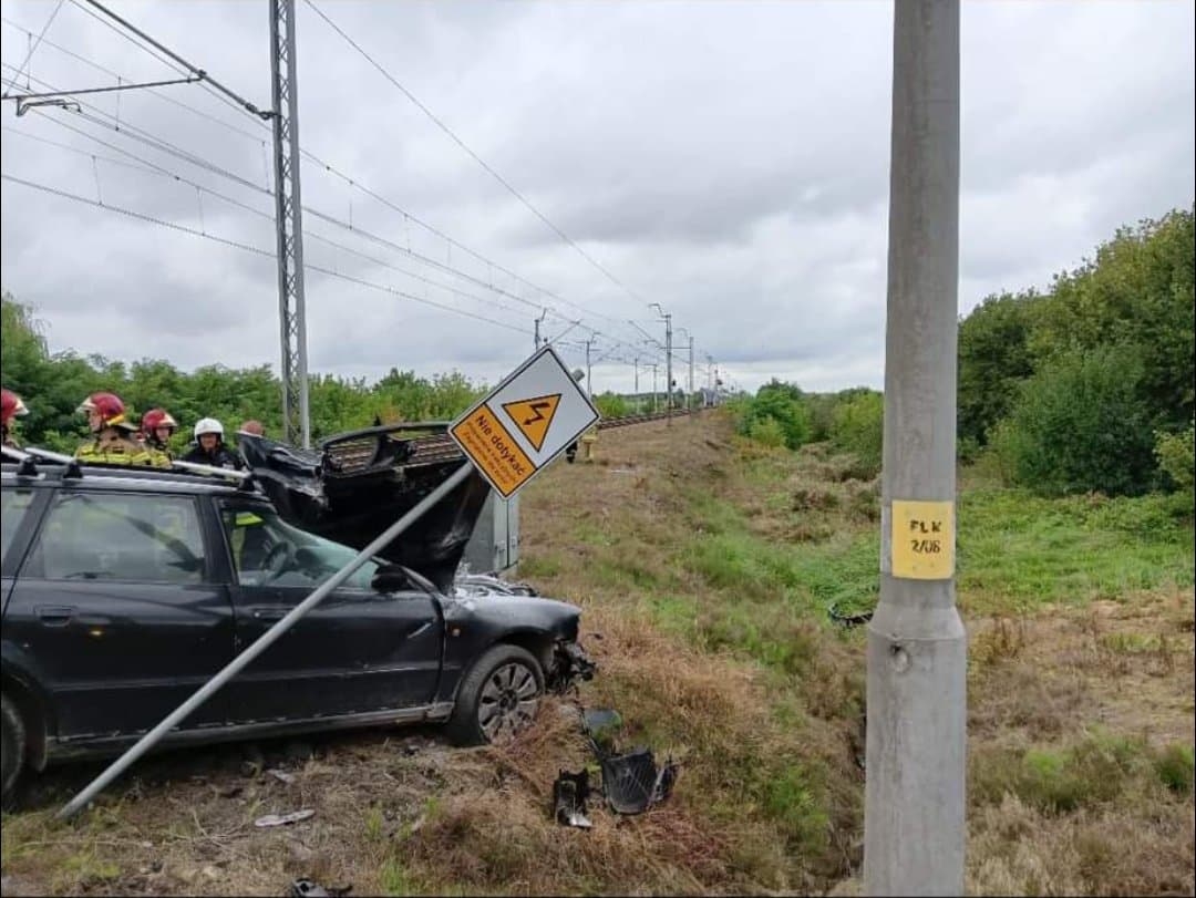 Wypadek na przejeździe kolejowym w Longinówce. Jedna osoba ranna