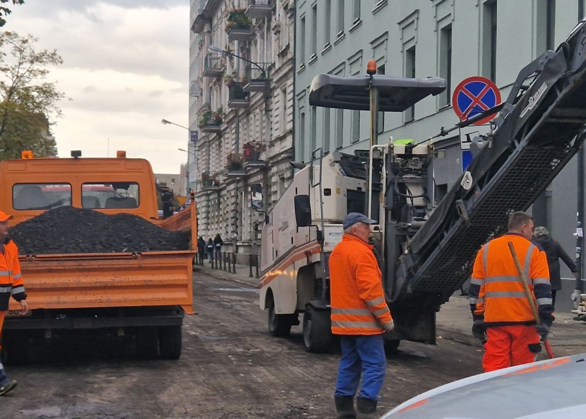 Remont Paradnej miał się zacząć 28 września. Za to na Zamenhofa sporo drogowców