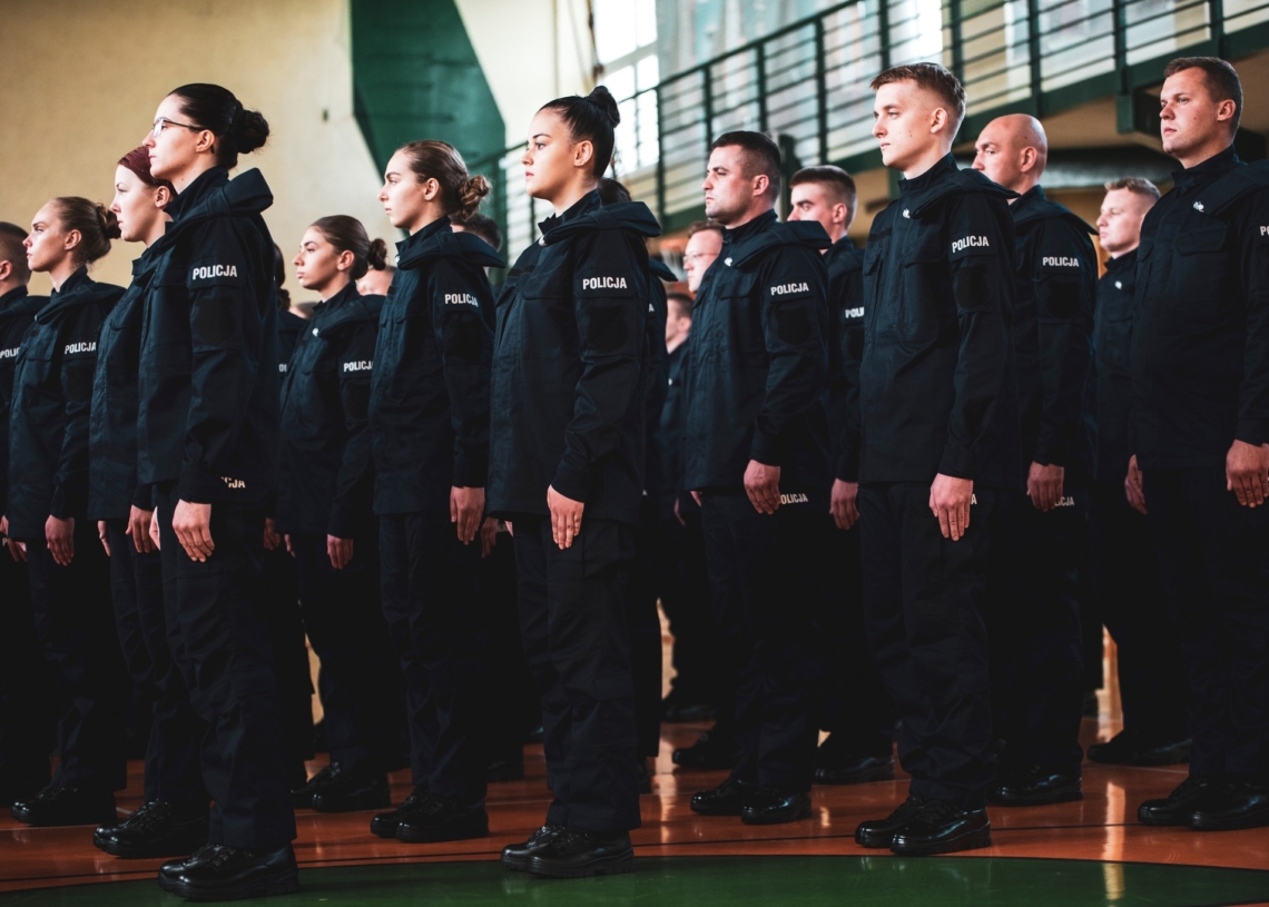 Odznaczenia państwowe oraz ślubowanie policjantów w Łodzi