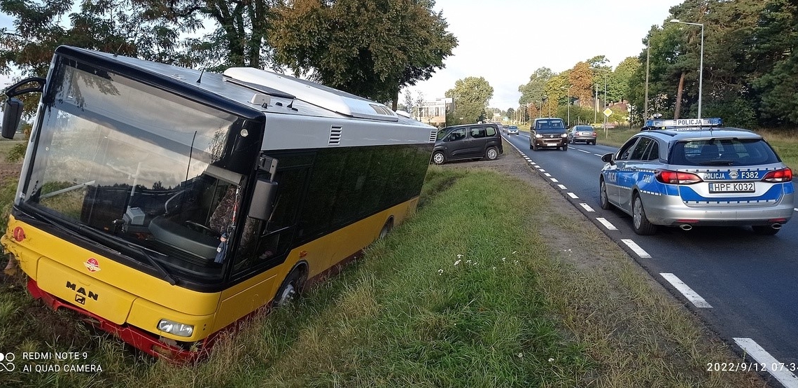 Autobus w rowie