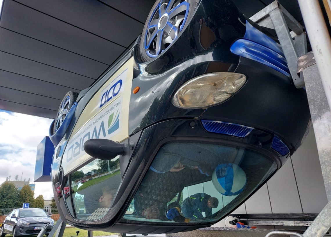Młodzież z klas mundurowych w Ośrodku Szkolenia Policji w Sieradzu