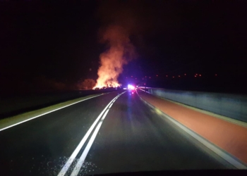 Gaszą pożar sterty słomy od ponad 20 godzin