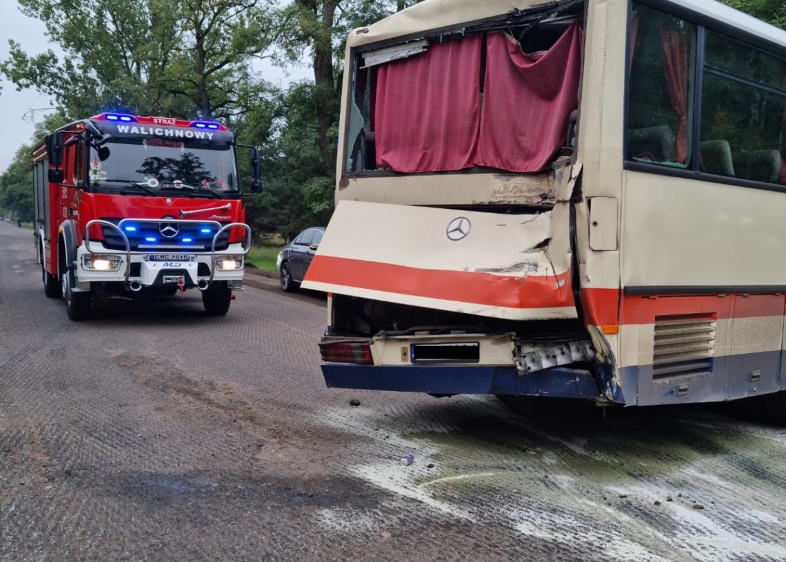 Wypadek autobusu szkolnego na DW482.