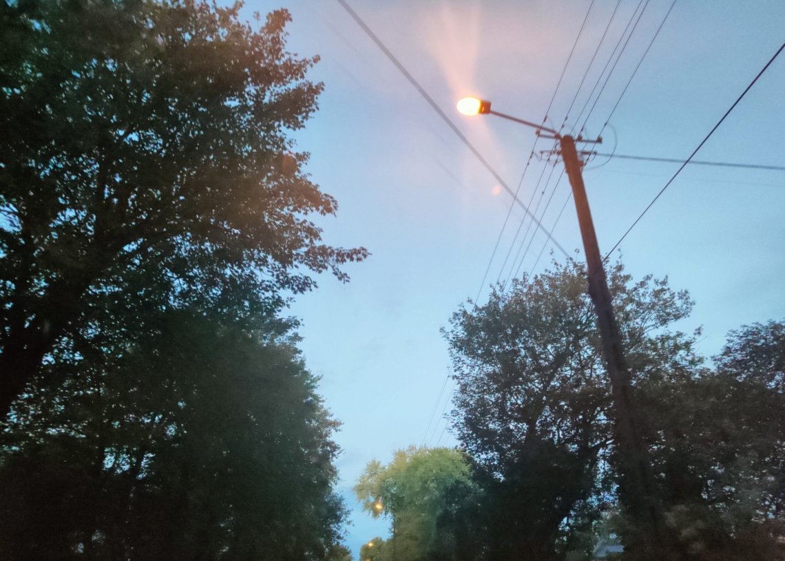Piotrków - włączone rano latarnie