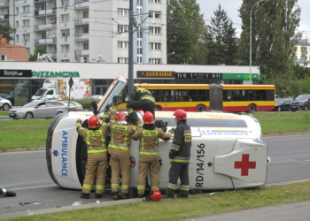 Wypadek z udziałem karetki w Łodzi