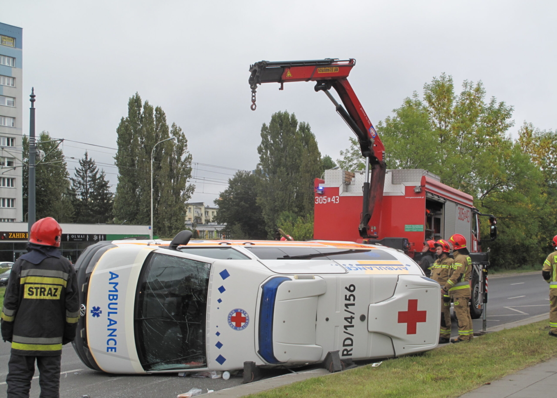 Wypadek z udziałem karetki w Łodzi