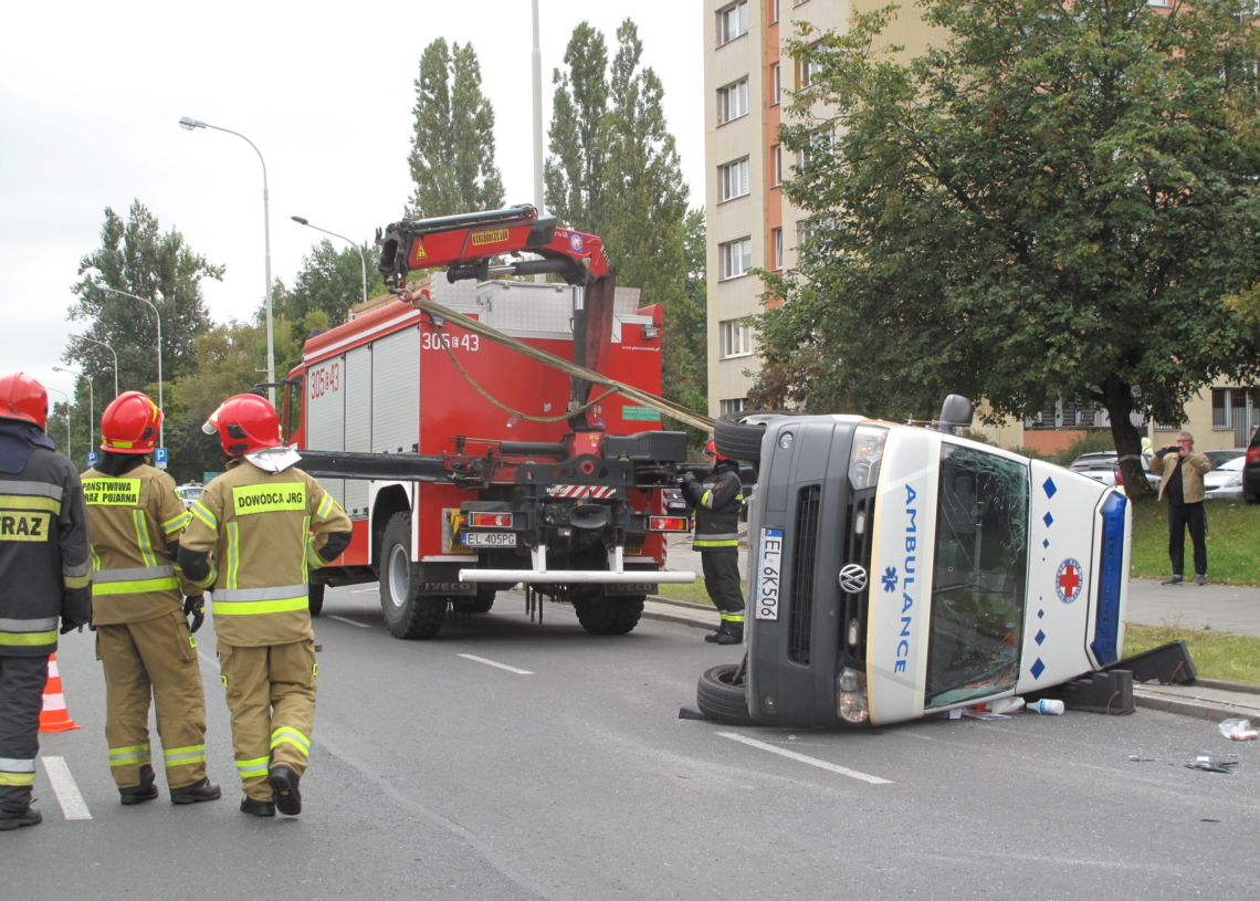 Wypadek z udziałem karetki w Łodzi