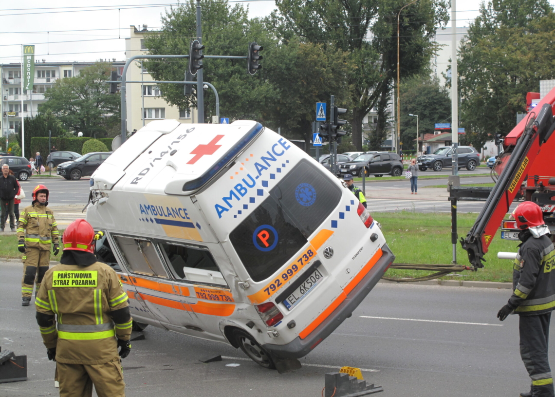 Wypadek z udziałem karetki w Łodzi