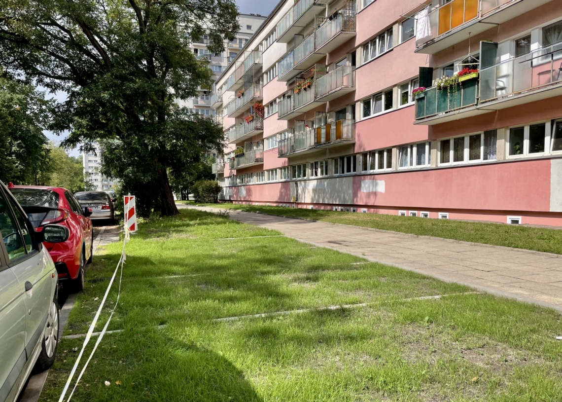 Wkrótce zielony parking na Teofilowie będzie gotowy. Budowa 51 miejsc rozpoczęła się w lipcu