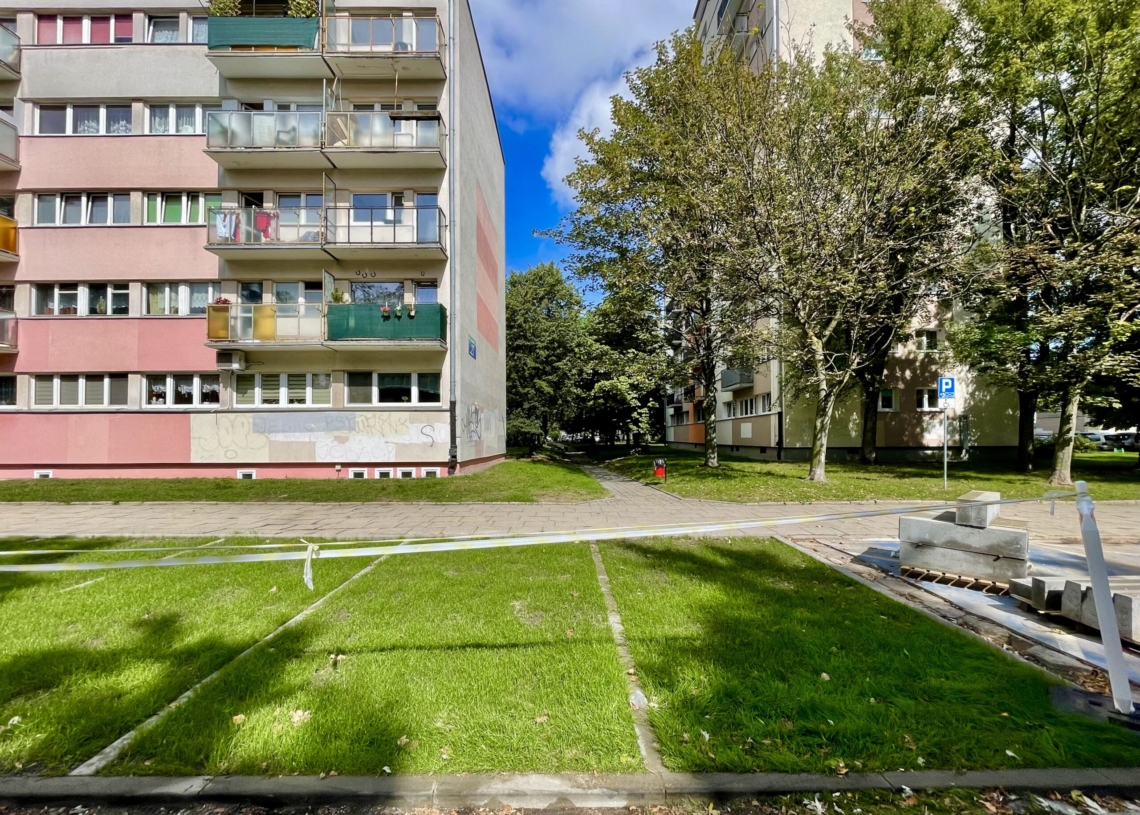 Wkrótce zielony parking na Teofilowie będzie gotowy. Budowa 51 miejsc rozpoczęła się w lipcu