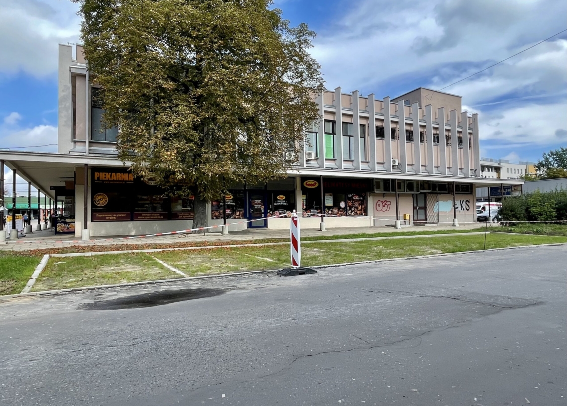 Wkrótce zielony parking na Teofilowie będzie gotowy. Budowa 51 miejsc rozpoczęła się w lipcu