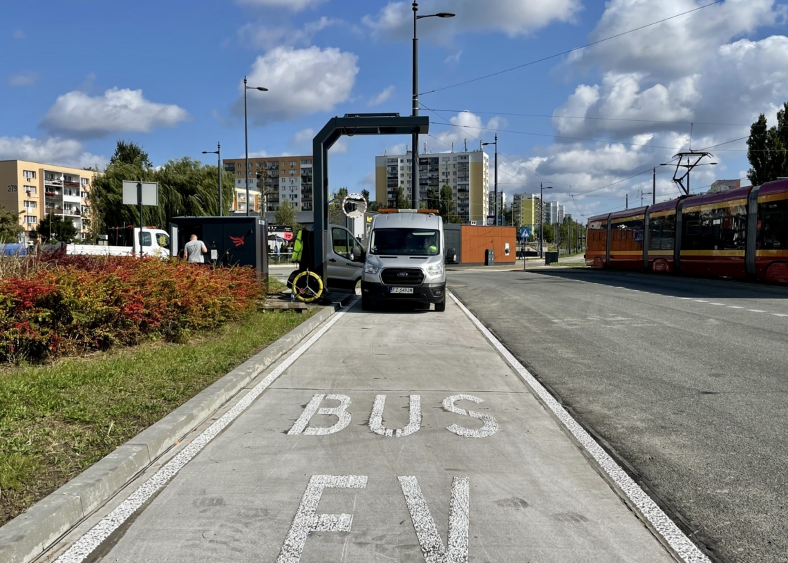 Pozostał montaż już tylko 2 ładowarek do autobusów elektrycznych
