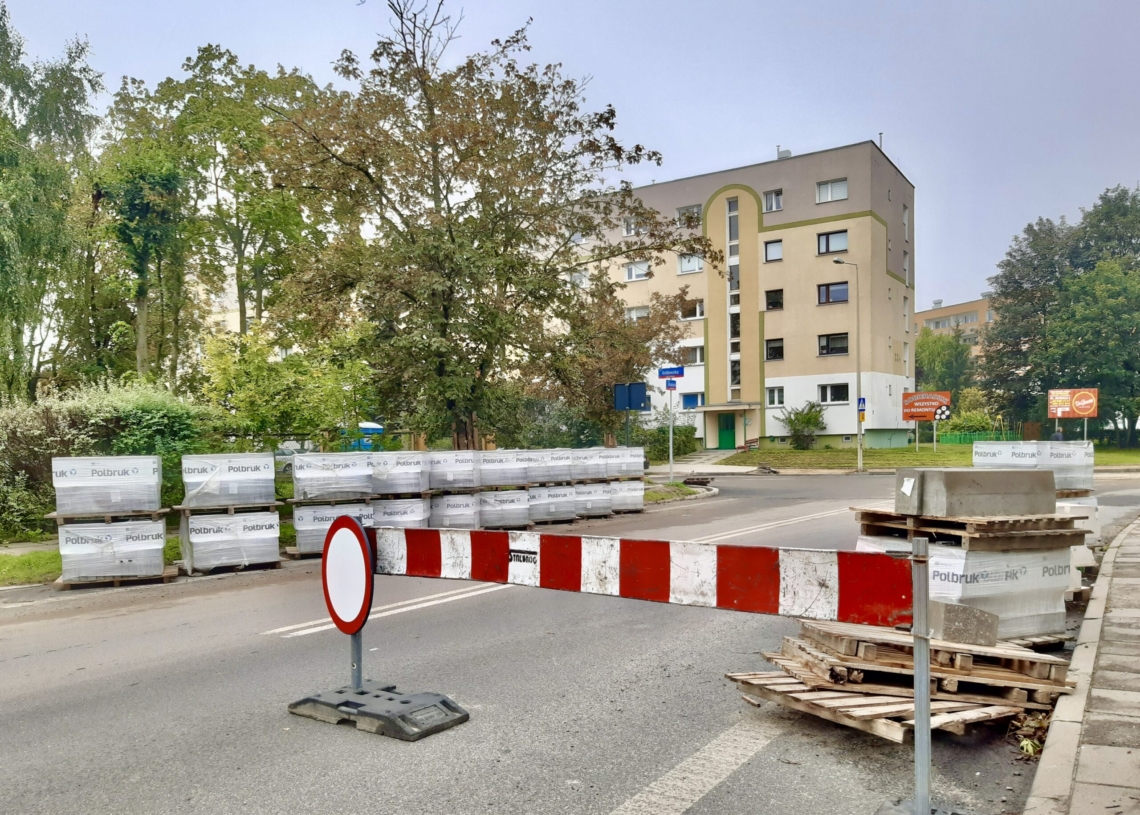 Kosynierów Gdyńskich z nowa nawierzchnią w przeciwieństwie do Strażackiej