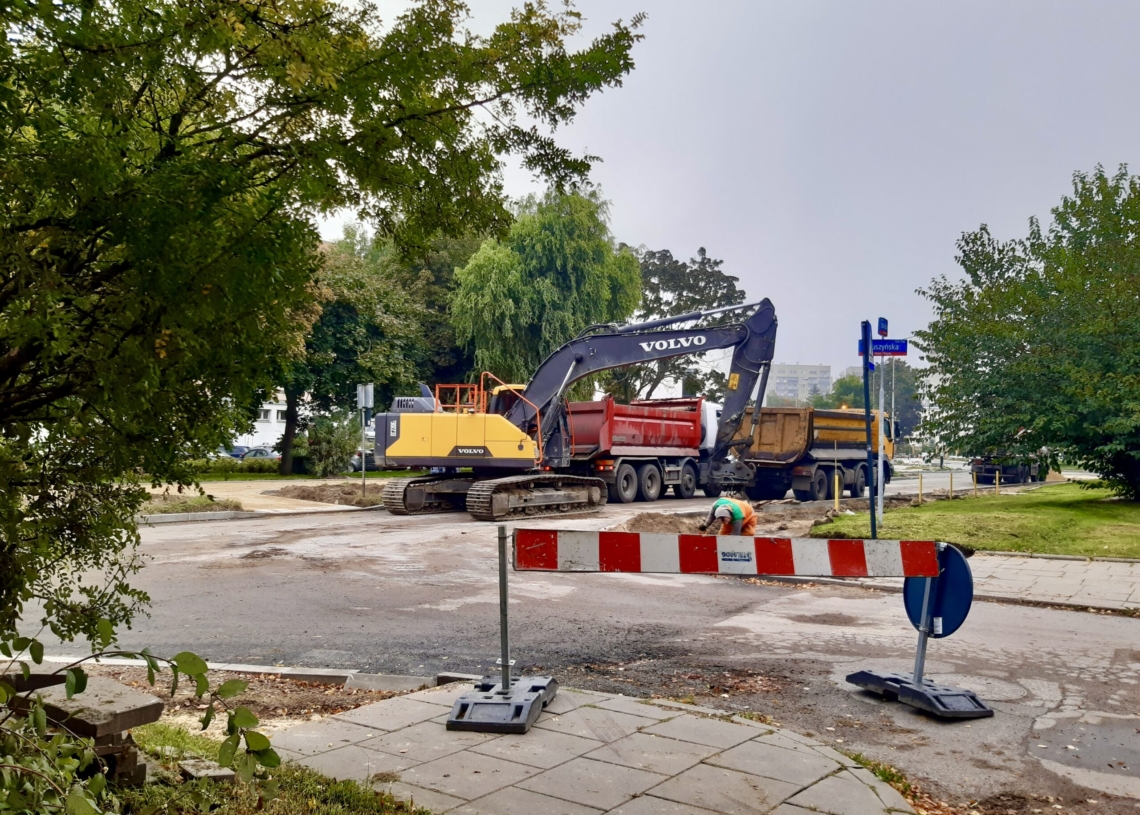 Kosynierów Gdyńskich z nowa nawierzchnią w przeciwieństwie do Strażackiej