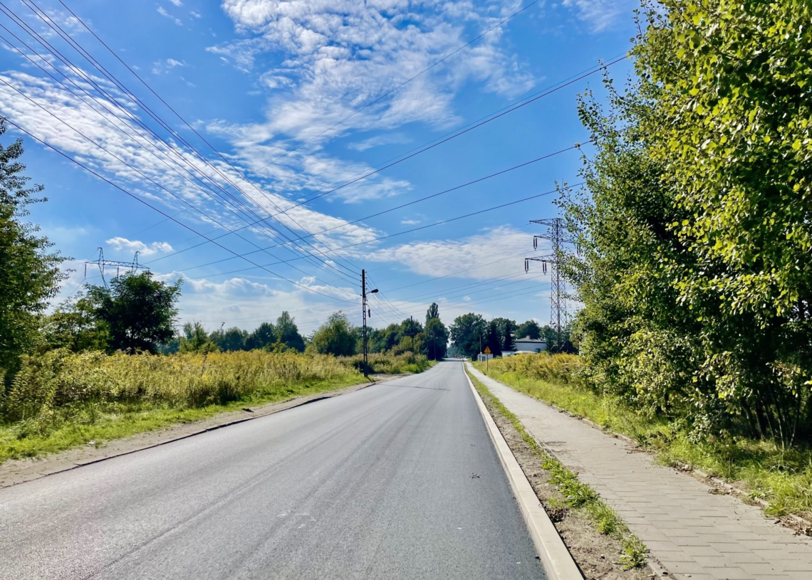Objazd linii 72, bo na drodze leży słup