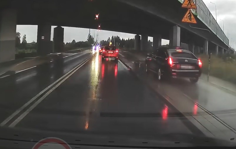 https://myslenice.policja.gov.pl/kmy/aktualnosci/25582,Za-jazde-po-sciezce-pieszo-rowerowej-stracil-prawo-jazdy-Czeka-go-tez-sprawa-w-s.html