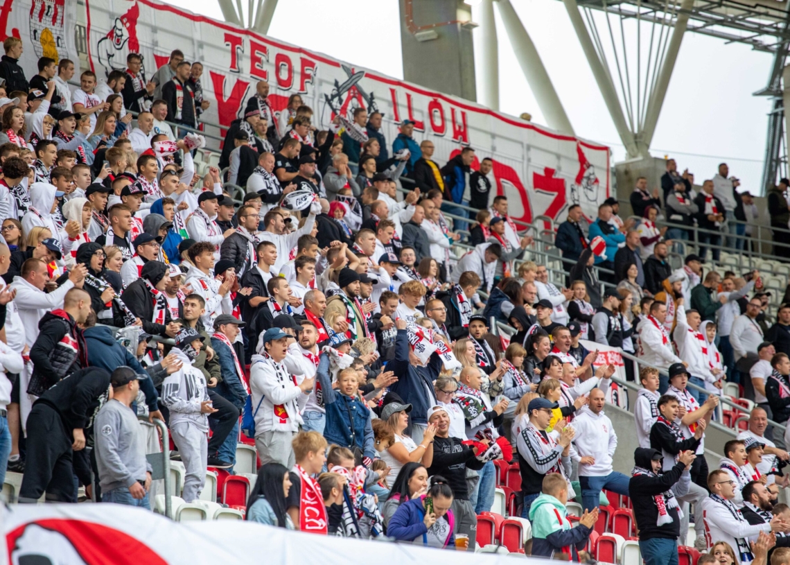 Doping kibiców ŁKS w meczu z Bruk-Bet Termaliką Nieciecza