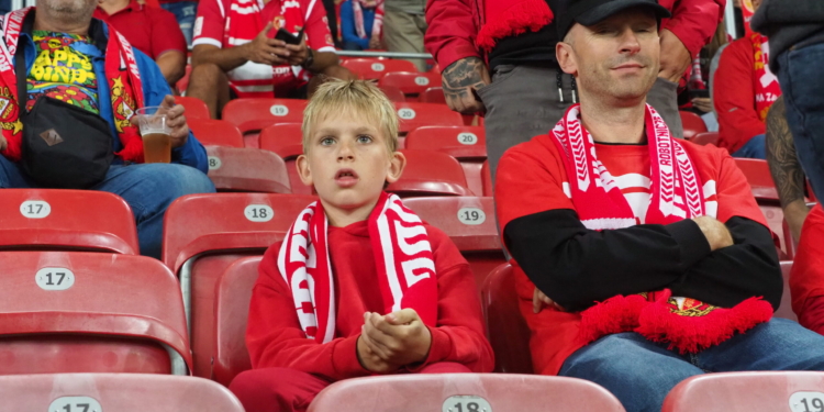 Widzew Łódź – Cracovia Kraków na trybunach. Tak dopingowali kibice [ZDJĘCIA]