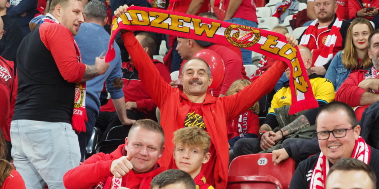 Widzew Łódź – Cracovia Kraków na trybunach. Tak dopingowali kibice [ZDJĘCIA]