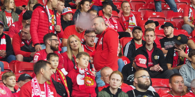 Widzew Łódź – Cracovia Kraków na trybunach. Tak dopingowali kibice [ZDJĘCIA]