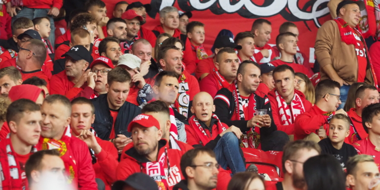 Widzew Łódź – Cracovia Kraków na trybunach. Tak dopingowali kibice [ZDJĘCIA]