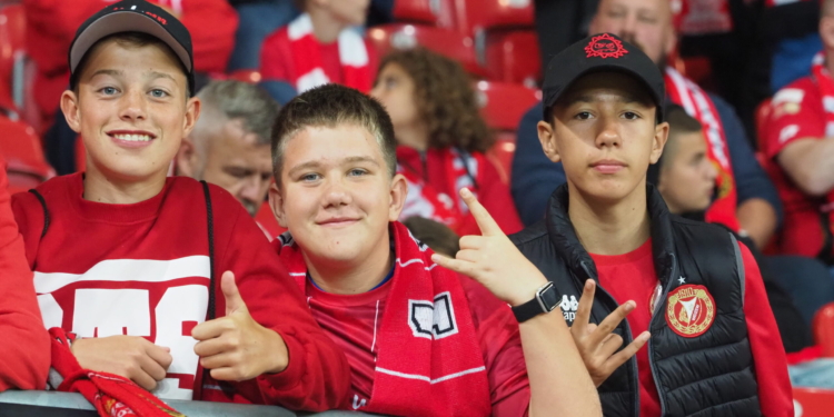 Widzew Łódź – Cracovia Kraków na trybunach. Tak dopingowali kibice [ZDJĘCIA]