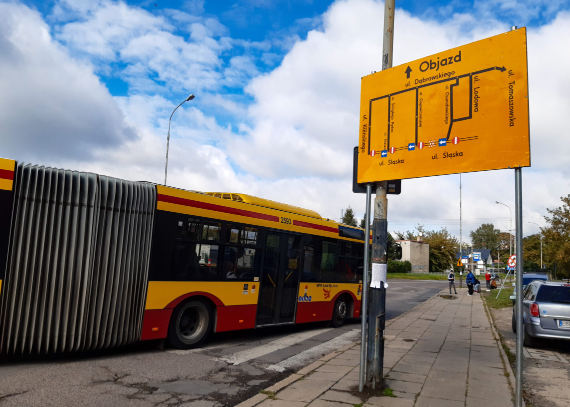 Mieszkańcy Dąbrowy narzekają na tempo prac prowadzonych na Śląskiej