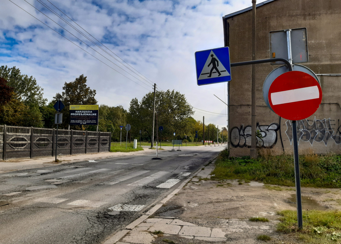 Mieszkańcy Dąbrowy narzekają na tempo prac prowadzonych na Śląskiej