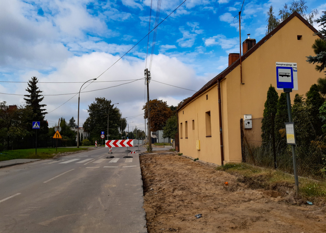 Mieszkańcy Dąbrowy narzekają na tempo prac prowadzonych na Śląskiej