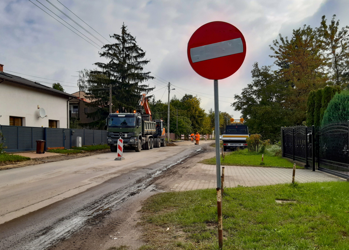 Mieszkańcy Dąbrowy narzekają na tempo prac prowadzonych na Śląskiej
