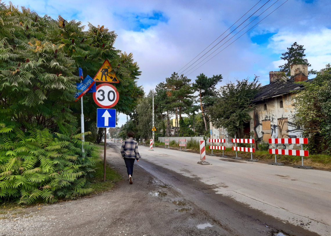 Mieszkańcy Dąbrowy narzekają na tempo prac prowadzonych na Śląskiej