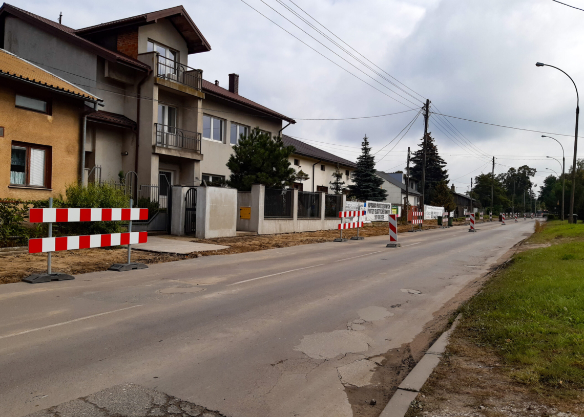 Mieszkańcy Dąbrowy narzekają na tempo prac prowadzonych na Śląskiej