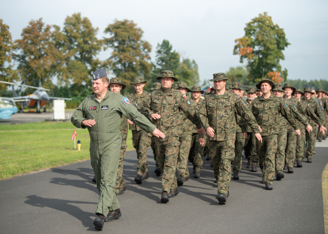 Pożegnanie żołnierzy w Łasku. Ponad 150 osób wyrusza na misję Baltic Air Policing [ZDJĘCIA]