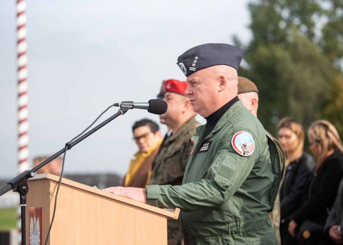 Pożegnanie żołnierzy w Łasku. Ponad 150 osób wyrusza na misję Baltic Air Policing [ZDJĘCIA]