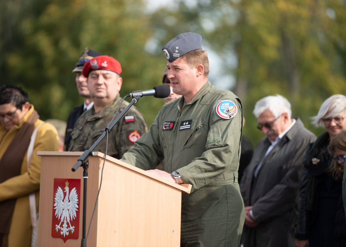 Pożegnanie żołnierzy w Łasku. Ponad 150 osób wyrusza na misję Baltic Air Policing [ZDJĘCIA]