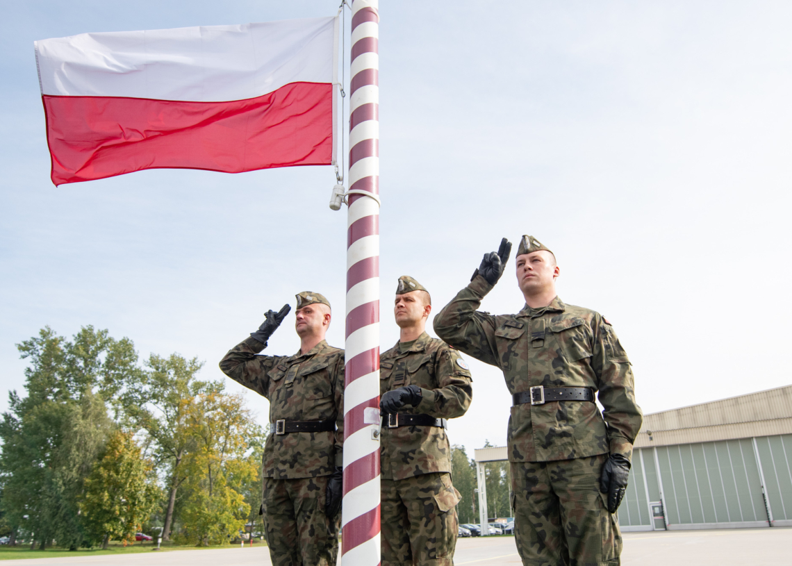 Pożegnanie żołnierzy w Łasku. Ponad 150 osób wyrusza na misję Baltic Air Policing [ZDJĘCIA]