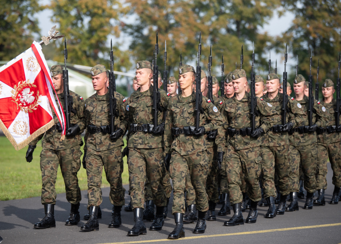Pożegnanie żołnierzy w Łasku. Ponad 150 osób wyrusza na misję Baltic Air Policing [ZDJĘCIA]
