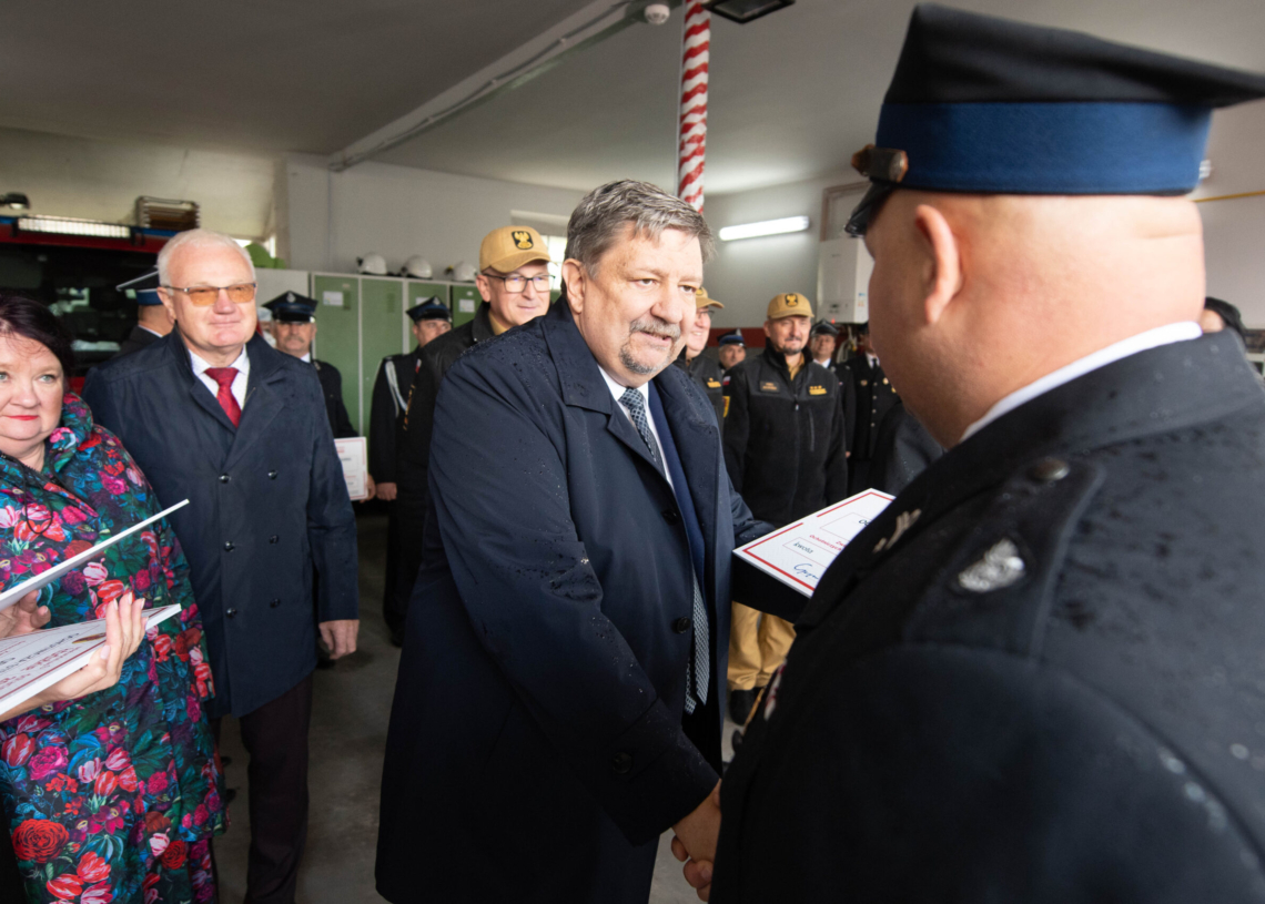 Finansowe wsparcie dla strażaków w Łódzkiem. Pomoc dla blisko 150 jednostek OSP