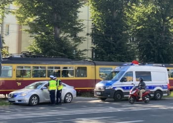 Wypadek w Zgierzu. Pieszy wpadł pod tramwaj