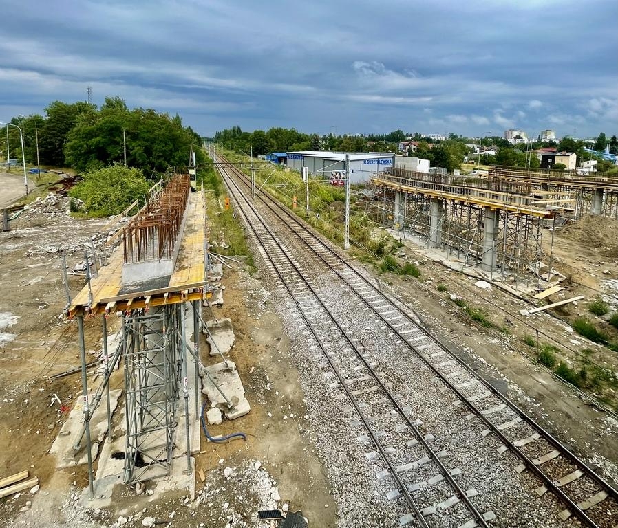 Wiadukt na Przybyszewskiego za niski dla pociągów o 18 centymetrów 1 Wiadukt na Przybyszewskiego za niski dla pociągów o 18 centymetrów