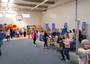 Centrum Nauki Kopernik edukuje dzieci z województwa łódzkiego w Naukobusie 4 Centrum Nauki Kopernik edukuje dzieci w Łódzkiem